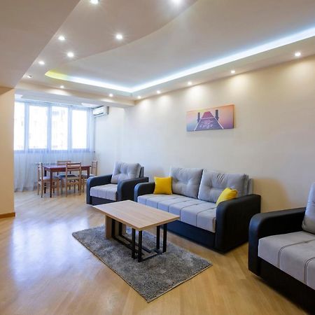 Umba Apartment N4 - Balcony And Mount Ararat View Jerevan Eksteriør bilde
